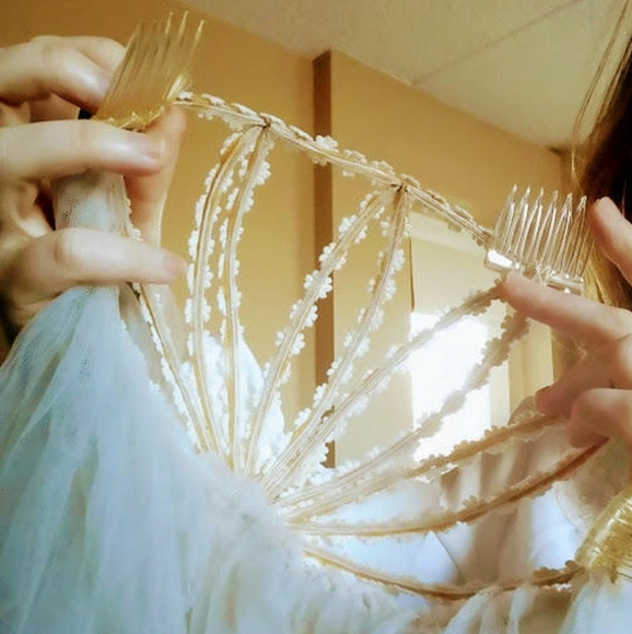 🥳👏Host Pick👏Unique 60's Daisy Chain Bridal Veil - Picture 7 of 8